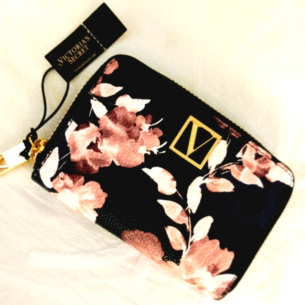NWT VS PINK WALLET